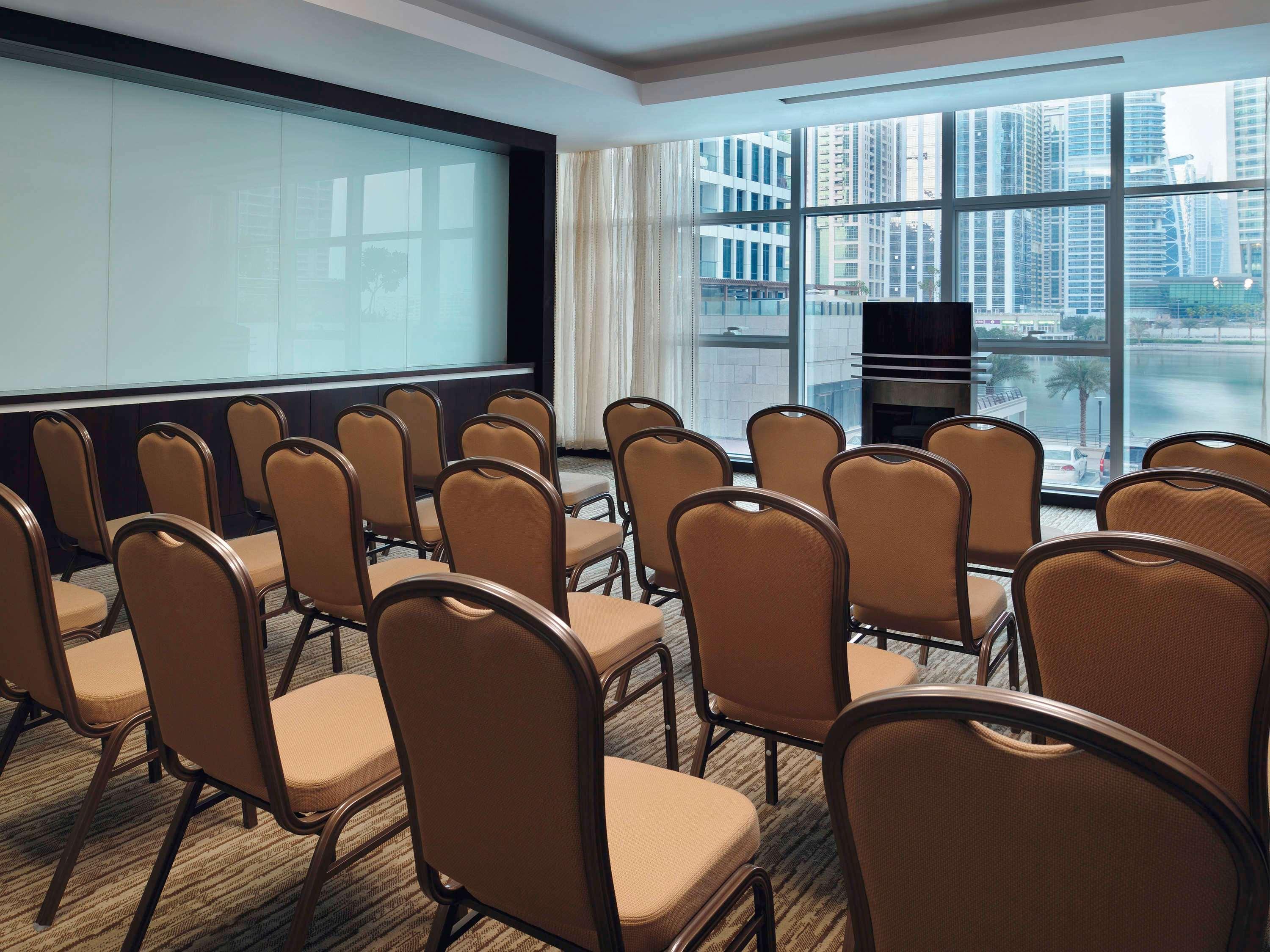 Отель Moevenpick Jumeirah Lakes Towers
